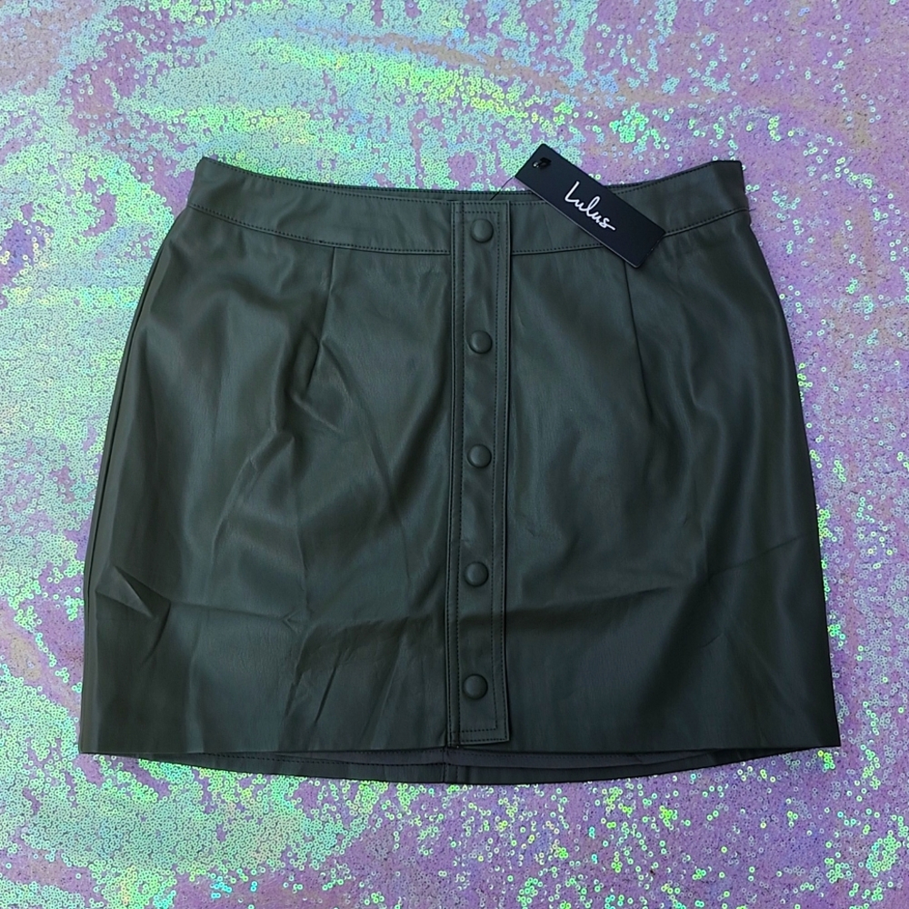 LULUS Women's Green Skirt NWT Beautiful Small